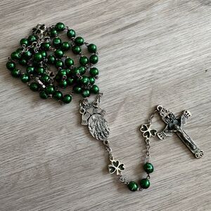 Vintage St. Patrick Irish Catholic Green Beaded Rosary Claddagh Shamrock Charms